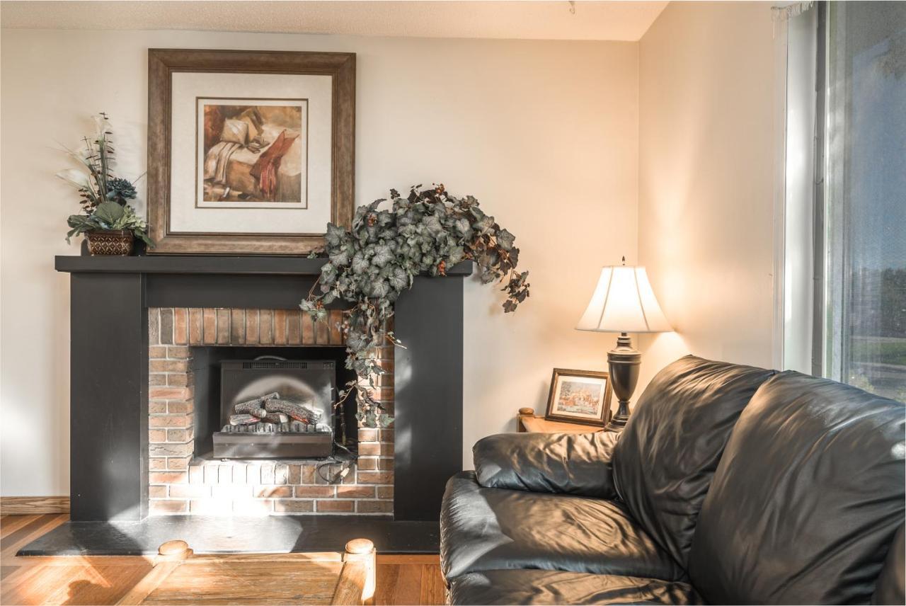 H-Home By Deerfoot City YYC Екстериор снимка
