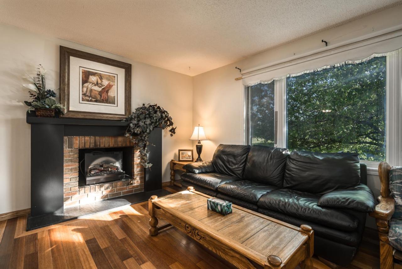 H-Home By Deerfoot City YYC Екстериор снимка
